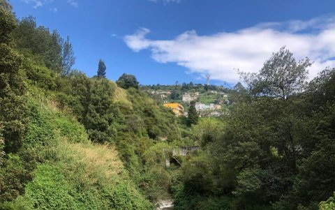 El Río Machángara atraviesa la ciudad de Quito y es uno de los afluentes más contaminados del país.