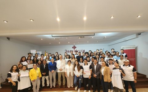 Los estudiantes recibieron herramientas teóricas cruciales para su futuro profesional.