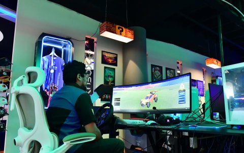 Equipos costosos. Ensamblar un computador profesional cuesta al menos 600 dólares, sin tomar en cuenta accesorios y servicio de internet.