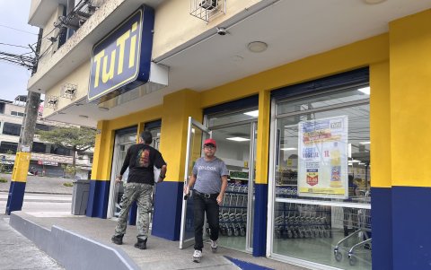 Marcas. En abril de 2019, Tuti abrió su primer local en Guayaquil. Esta firma es parte del portafolio de la Corporación El Rosado.