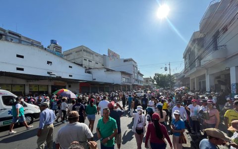 No importó el calor, los católicos recorrieron cerca de 60 cuadras en el peregrinaje.