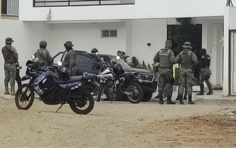 Las fuerzas del orden llegaron hasta el lugar donde se cometió el asesinato.