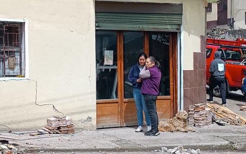 Las paredes estaban cuarteadas en la parte baja de toda la vivienda, incluso en aquella que no fue directamente afectada.