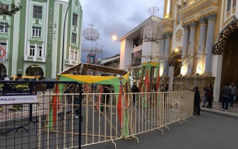 Las iglesias y calles se preparan desde ya para la quema del castillo y la participación de las bandas de pueblo.