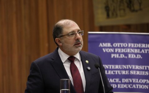 Henry Kronfle es el precandidato presidencial del Partido Social Cristiano.