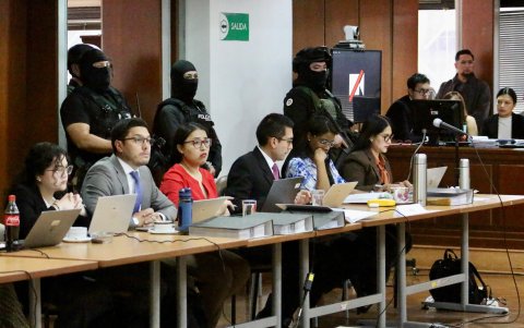 La Fiscalía, Procuraduría y el Consejo de la Judicatura actúan en el caso, como parte acusadora y víctima.