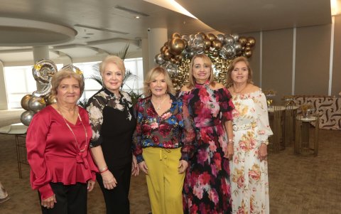 Elvia Blum, Conchi Gallardo, Graciela Gallardo, Lourdes Blum y Norma Blum.