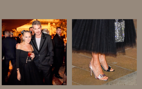 Se habló de un capricho estilístico. En 2023, Sarah Jessica Parker hizo gala de su originalidad con estos zapatos desparejados: mismo modelo, diferente color.