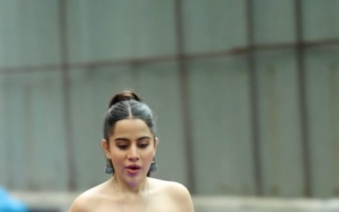 Urfi Javed también es actriz. Este atuendo lo usó para la promoción de su serie con Prime Video.