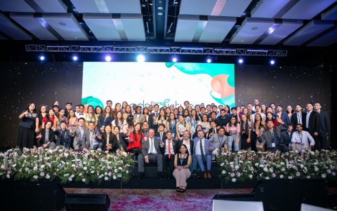 El programa se centra en disciplinas STEM, que comprende Ciencia, Tecnología, Ingeniería y Matemáticas, en español.