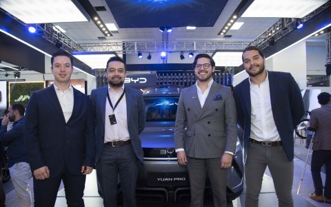 Martín Solís, Paul Núñez, Santiago Mena y Hugo Ortiz, de BYD.