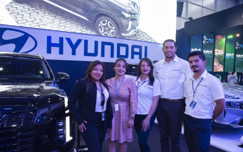Soraya Tarco, Fernanda Moncayo, Verónica Espinosa, Rubén Verdesoto y Andrés Martínez, de Hyundai.