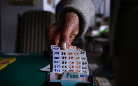 El juego surgió en el siglo XVI y se lleva a cabo en parejas.