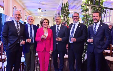 Vicente Vallarino, Óscar Orrantia, Rocío Salazar, Iván Baquerizo, Juan Xavier Cordovez y José Enrique Rivas.