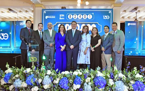 Lenín Saltos, César Medrano, Arturo Cabrera, Denisse Cevallos, Julio César Alvarado, Rosa María Muñoz, Cecibel Armijos, Gabriel Lazo y Joffre Fabre.