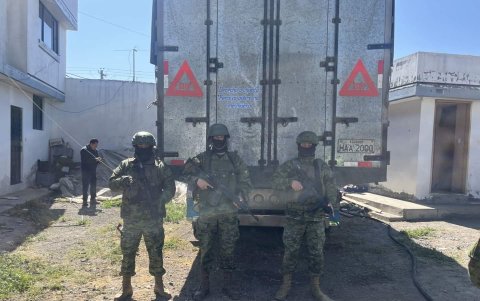 Los militares durante la operación.