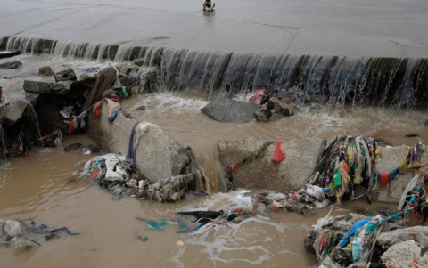 Deslizamientos arrasan con todo a su paso