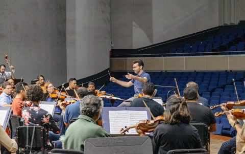 Grupo. En el coro están los más pequeños, que disfrutan del arte.