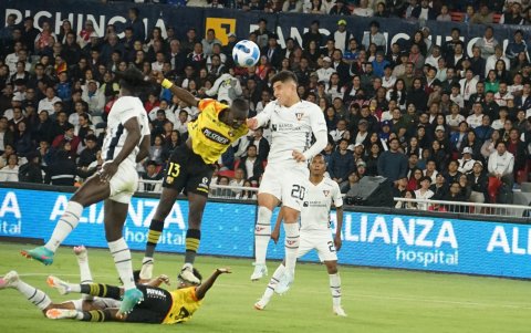 Barcelona pierde ante Liga de Quito y los punteros se alejan del equipo amarillo.