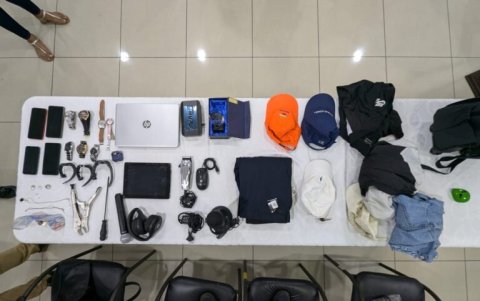 Incautaron varios objetos vinculados a la investigación, incluyendo terminales móviles, laptops, relojes de mano, joyas