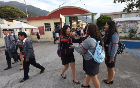 Retorno. El regreso a clases a diferencia del periodo anterior se sintió un ambiente tranquilo, sin medidas extremas de seguridad. Sin embargo en exteriores existió control del espacio público.