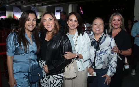 Gabriela Candeao, Amy Robles, Ana María Calderón, Susana Monje y Mariuxi Zunino.