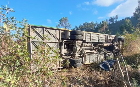 Trágico accidente en la vía Pifo - Papallacta deja ocho muertos y varios heridos