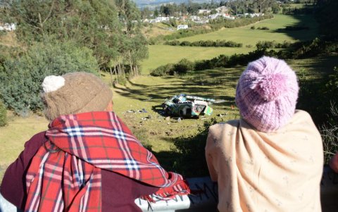 Este bus se fue a un barranco del kilómetro 6 de la vía Pifo - Papallacta. Aquí murieron cinco personas, el 4 de agosto de 2023.