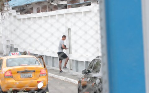 Los jugadores llegaron al polideportivo de los Samanes antes de las 08:00.