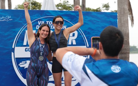 Nadadoras de diferentes clubes y categorías se dieron cita.