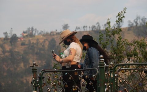 Incendios forestales han provocado que los ciudadanos utilicen mascarillas.