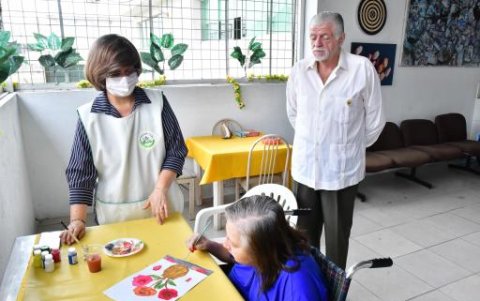 Los pacientes reciben diferentes tipos de terapias en la fundación.