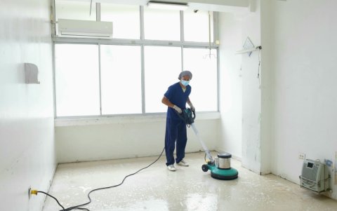 Este jueves 5 de septiembre se realizaron tareas de desinfección en áreas del hospital Teodoro Maldonado Carbo.