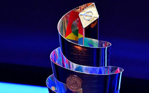 El trofeo de la UEFA Nations League en el sorteo de París