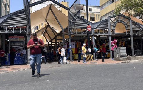 Comercio. En la Bahía hay alrededor de 4.300 puestos, dentro de 16 hectáreas.
