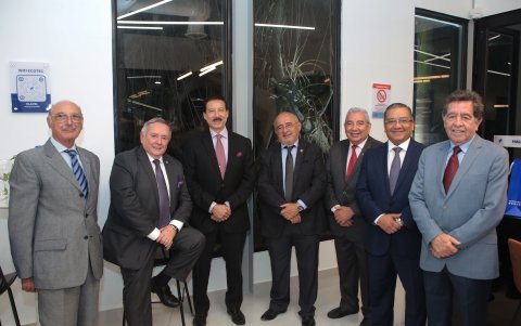 Teodoro Chisesi, Roberto Passailaigue, Nelson Guim, Fernando Espinoza, Héctor Plaza, Joffre Campaña y Manuel Muñoz.