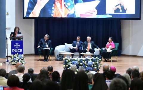 En el congreso, también, intervino la Dr. Rosalía Arteaga.