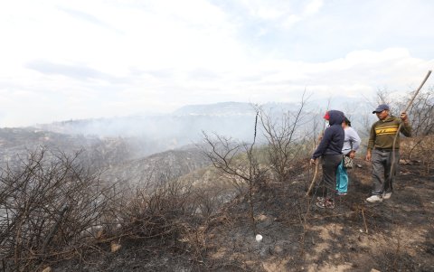 Zámbiza. Un ambiente de tristeza se sentía en la comuna de Cocotog después de que el fuego consumió la vegetación.