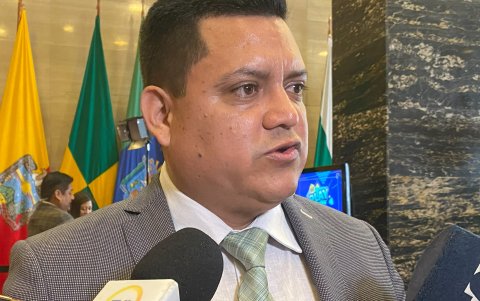 Lenin Rogel (PSC) dijo que la Comisión deberá avocar conocimiento del juicio contra la fiscal.