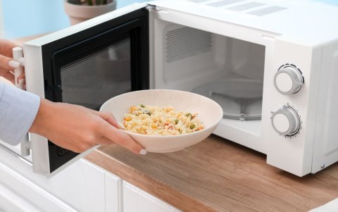 El uso del microondas cerca del router de WiFi, puede afectar la señal.