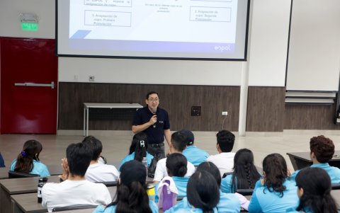 Proceso. Los jóvenes bachilleres recibieron charla vocacional y los requisitos para la admisión a la universidad.