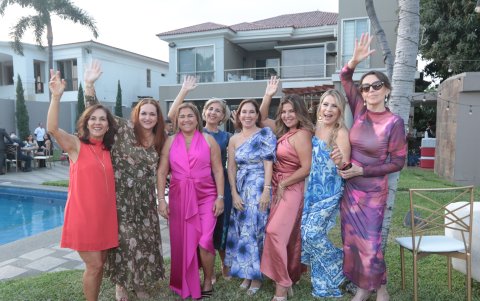 Susana Pita, Patricia Huerta, Sandra Quintero, Adriana Liberati, Mirella Sánchez, Gina Crespo, Ana María Albán y Lorena Philips.