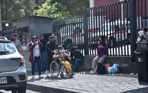 Las veredas también son un riesgo para las personas con movilidad reducida.