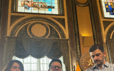 Junto al alcalde piden por la restauración de Guayaquil.