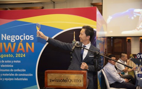 Augusto Liao, embajador de Taiwán, durante el brindis.