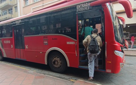 Los habitantes de Cuenca que utilizan ambos medios de transporte, el público y la tranvía, se verán beneficiados con la medida.