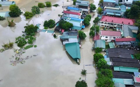 Una vista aérea de las aguas que rodean las casas en el distrito de Nguyen Binh, provincia de Cao Bang, Vietnam, el 9 de septiembre de 2024.