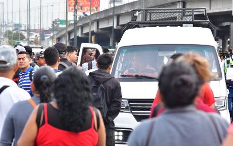 Hecho. En camionetas, como el lunes, decenas se trasladaron ayer.