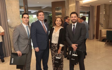 Rodrigo Castelblanco, Santiago Velásquez, Priscila Briones y Jorge Alvarado.