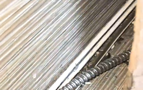 Captura de pantalla que muestra las condiciones de una de las áreas de la pastelería clausurada.